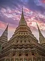 Tourelles pointues du Wat Pho. Aout 2019.