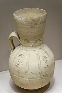 Cruche munie d’un filtre, décor peigné, fin VIIIe – IXe siècle.
