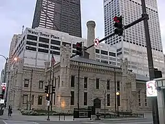 La Pumping Station et la Water Tower Place.