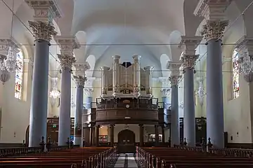 La nef vers l'orgue.