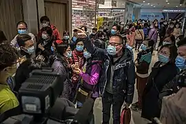 Personnes portant des masques chirurgicaux à Hong Kong, lors de la pandémie de Covid-19.