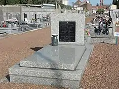 Tombe de Georges Larue au cimetière Faidherbe.