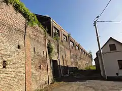 Le bâtiment des bains-douches.