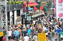 Photographie de la rue Crescent à l'occasion du Grand Prix du Canada en 2011