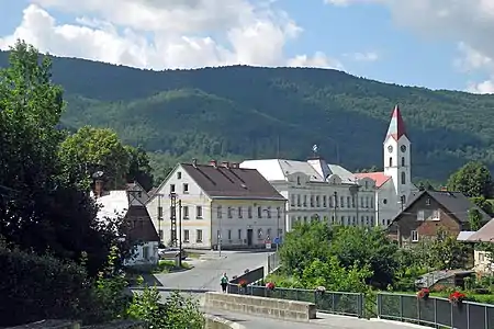 École et église de la Sainte-Trinité.