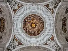 Les plafonds de la croisée du transept et de la coupole.