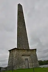 Wellington Monument, obélisque à section triangulaire.