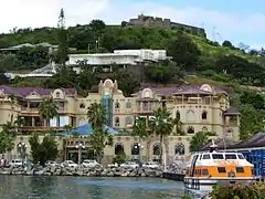 West Indies Mall avec le Fort Louis