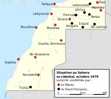 Carte du Sahara occidental. Les villes de l'ouest et du sud de la région sont contrôlées par le Maroc, celles de l'est par le Polisario. La ville de Mahbès, à l'est du Sahara et proche de l'Algérie, est toujours contrôlée par le Maroc, tandis que le Polisario contrôle Lebouirate dans le sud du territoire marocain non contesté.