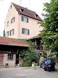 Ancien château (XVe, XVIe-XIXe), actuellement ferme,6 place de l'Église.