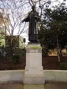 Statue d'Emmeline Pankhurst dans les Victoria Tower Gardens, à côté du palais de Westminster.