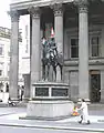 Statue du Duc de Wellington avec un Cône de chantier (laissé définitivement sur sa tête)