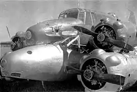 Deux Anson entrés en collision lors de la collision aérienne de Brocklesby en 1940.