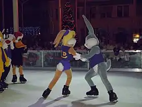 Lola Bunny avec Bugs Bunny en patins à glace au parc Warner Bros. Movie World Australia.