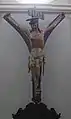 Crucifix polonais, noter la forme particulière du crucifix, comme ceux des Jansénistes, mais rappelant ici la Gabelkreuz des Rhénans.