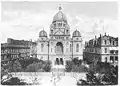 Vue de la façade de la synagogue