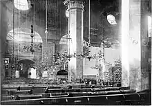 Intérieur de la grande synagogue (uk) Przedmiejska datant de 1619, v. 1900