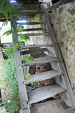 Détail de l'escalier qui mène à l'étage.