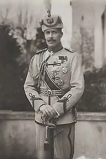 photographie d'une prince en uniforme.