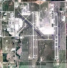 Orthophotographie de l'aéroport en 2006.