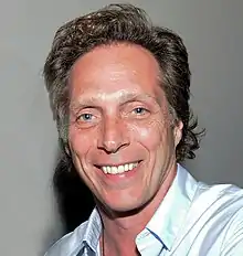 William Fichtner, interprète Adam Janakowski.