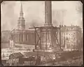 Henry Fox TalbotLa colonne Nelson en construction. Trafalgar Square, Londres, v. 1843. Tirage sur papier salé à partir d'un négatif calotype