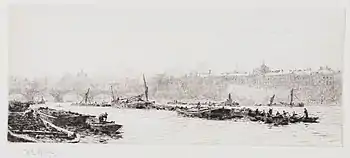 Pointe sèche. Grande activité de péniches et de barques sur le fleuve. En arrière-plan, un pont  et la ville.