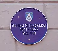 William M. Thackeray, plaque sur le mur de Lismore House Hotel, Main Street.