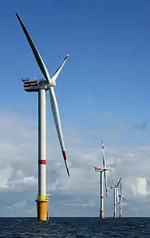 La ressource naturelle qu'est le vent alimente cette éolienne de 5 MW dans un parc éolien à 28 km au large de la Belgique.