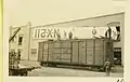 Boxcar Santa Fe pour le transport d'automobiles, chargée ici d'une aile de l'avion Spirit of St. Louis.