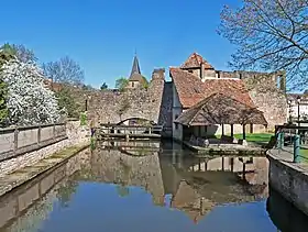 Canal de la Lauterpartie du canal, porte d'eau, garde-corps