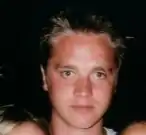 Devon Sawa interprète Owen Elliot.