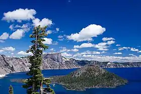 L'île dans le Crater lake