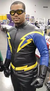 Cosplay de Black Lightning.