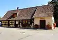 La mairie, ancienne maison de berger (1838).