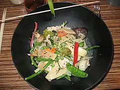 Wok de poulet et de légumes