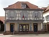 Ancienne mairie dite Laube (1833), rue des Seigneurs.