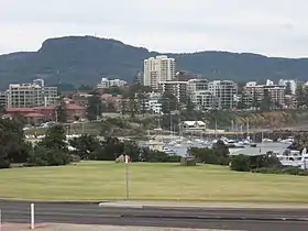 Vue du mont Keria avec la ville de Wollongong au premier plan.