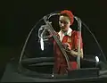 Finition de la verrière caractéristique du cockpit du bombardier B-17, usine de Long Beach, en octobre 1942.