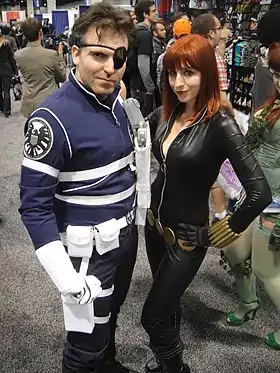 Cosplay de Nick Fury et de la Veuve noire.