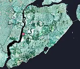 L'Isle of Meadows, en rouge, à l’ouest de Staten Island.