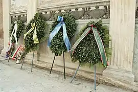 Couronnes funéraires commémorant les soldats morts pour la libération de Rome.