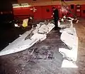 Des débris du vol 1285 entreposés dans un hangar à l'aéroport de Gander, le 16 Décembre 1985.