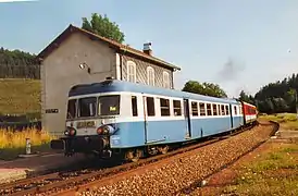 Autorail X 2912 en gare de La Chaux-des-Crotenay en juillet 1996