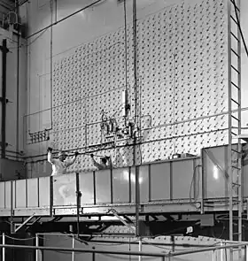 Face avant du réacteur au graphite X-10 à Oak Ridge (Tennessee) vers 1943.