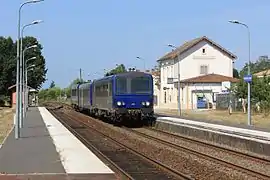 Un TER desservant la gare en 2015.