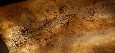 Fac-simile de la fresque des cerfs de la grotte de Lascaux.