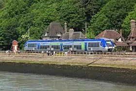 X 76500 Basse-Normandie, sur la digue située à quelques encablures de la gare de Houlgate (2015).