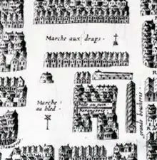 La place découpée en marché au blé et marché au drap.