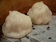 Bouchées à la vapeur (小笼包, xiǎolóng bāo).